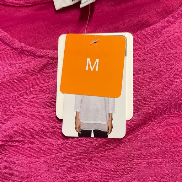 - Woman’s Ellen Tracy long sleeve top. Size is M. - Picture 8 of 11